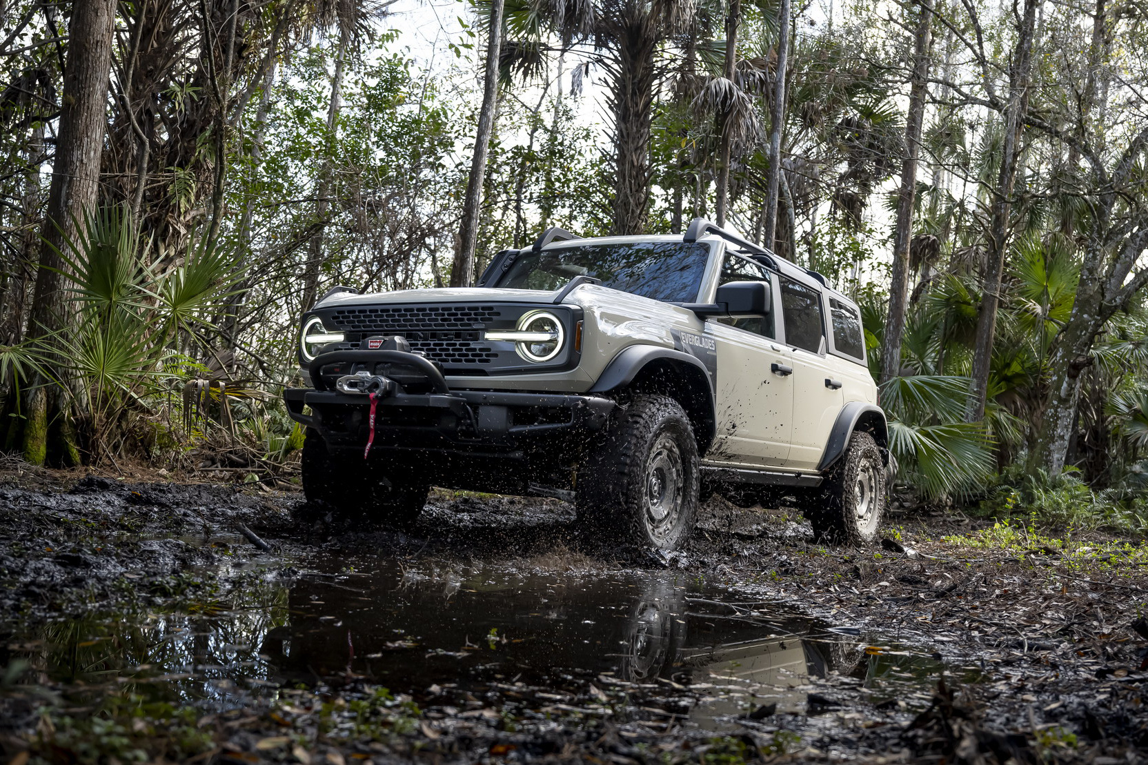Ra mắt Ford Bronco Everglades - SUV cỡ nhỏ dành cho dân mê off-road giá quy đổi 1,2 tỷ đồng