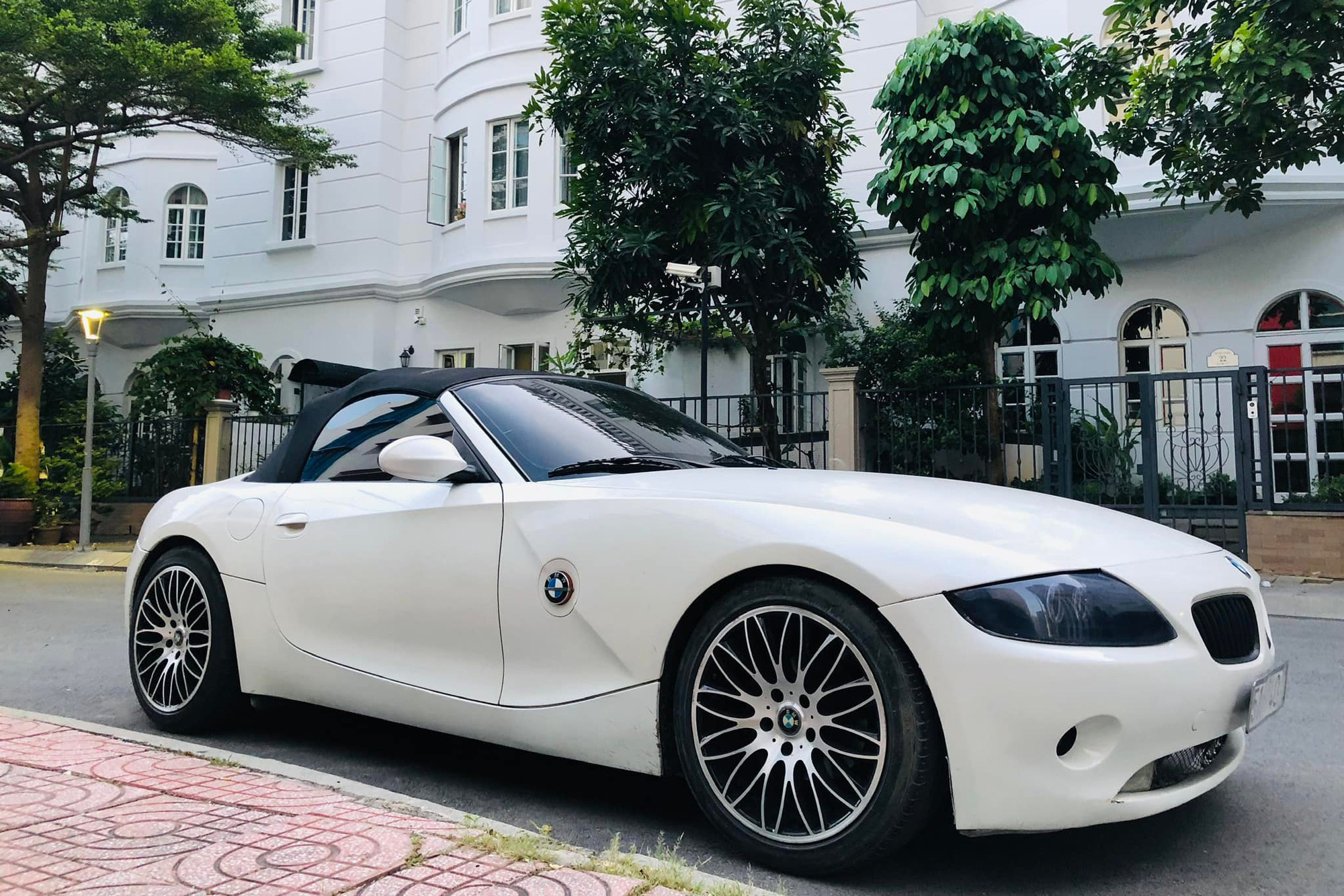 Sau gần 2 thập kỷ, BMW Z4 với ngoại hình như vừa 'đập hộp' được rao bán giá 650 triệu