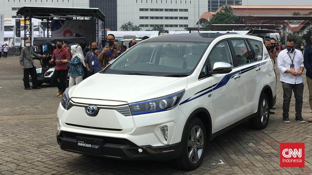 Toyota Innova chạy điện bất ngờ xuất hiện - MPV tiết kiệm hầu bao cho cả dân chạy dịch vụ khi giá xăng đang lên đỉnh - Ảnh 1.