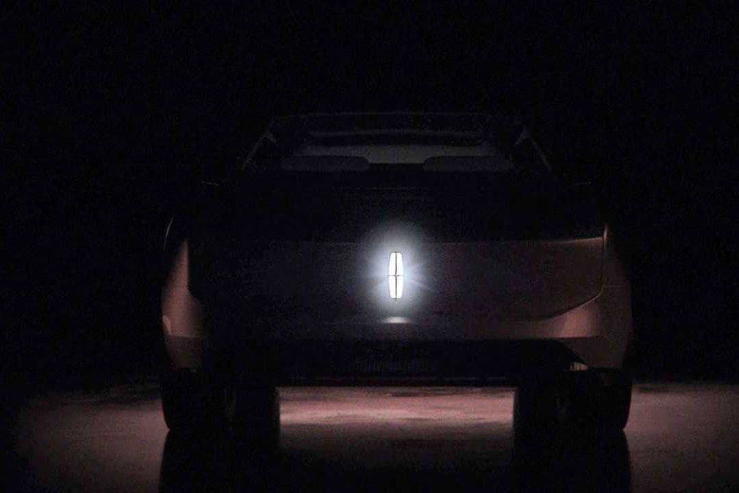Lincoln ấn định ngày ra mắt xe điện đầu tiên trong tháng 4, có thể là đàn anh Ford Mustang Mach-E