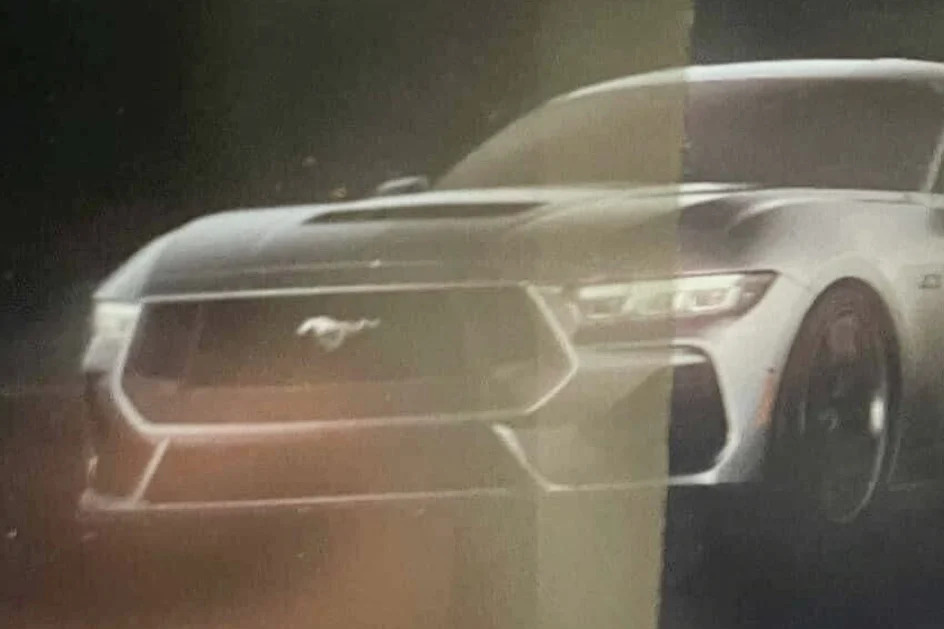 Ford Mustang 2023 lần đầu lộ mặt trần trụi: 'Mũi' to và đèn LED theo trend hiện nay