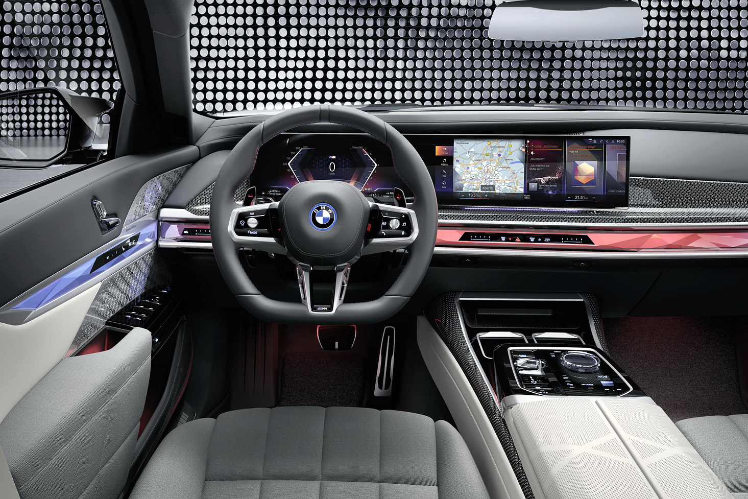 Xe BMW đỉnh cao trong tương lai lại có trang bị tưởng chừng lỗi thời này