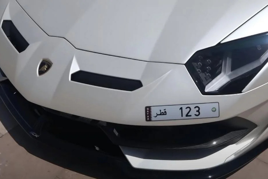 Giới đại gia Dubai vừa bỏ hơn 218 tỉ đồng để mua biển số xe dị