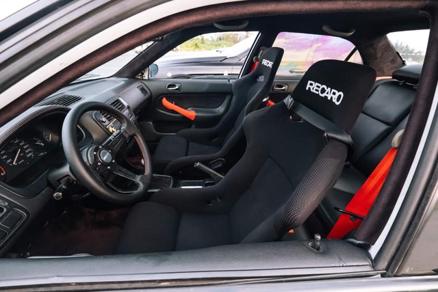 20 năm tuổi, Honda Civic ‘kịch độc’ có giá bán gần 700 triệu đồng - Ảnh 4. 20 năm tuổi, Honda Civic ‘kịch độc’ có giá bán gần 700 triệu đồng - Ảnh 4.