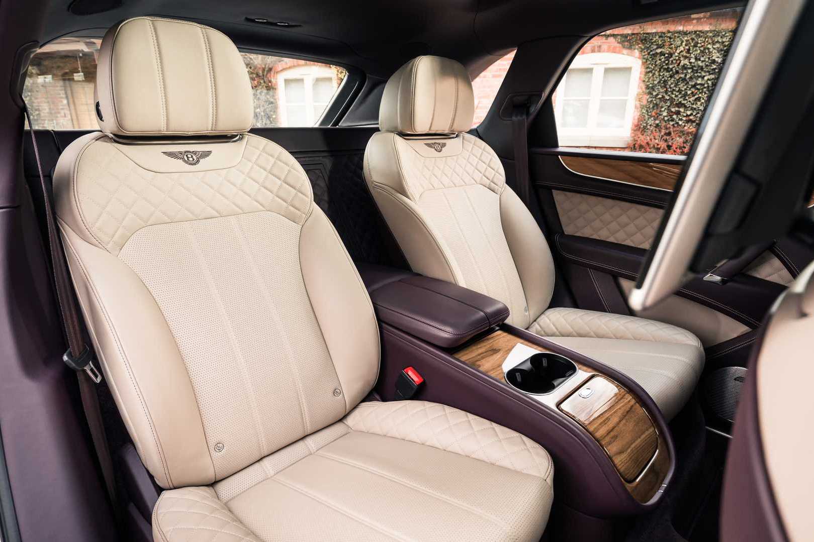 Quên ghế thương gia thông thường đi, loại ghế 24 tỷ cách tuỳ biến trên Bentley mới là đỉnh cao cho giới đại gia