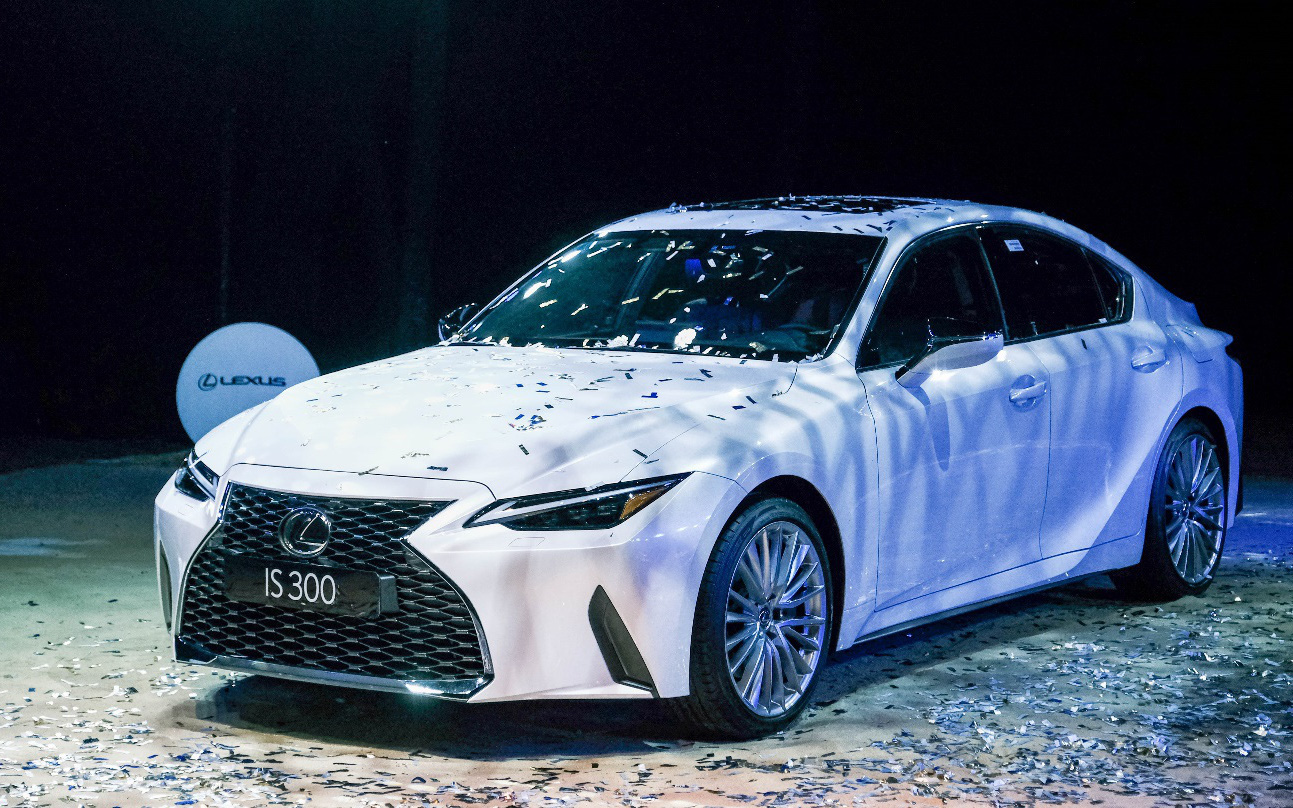 Những cách ‘khiêu khích’ khách Việt của Lexus IS 2021
