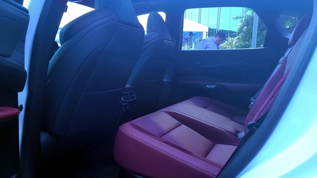 Ra mắt Lexus RX 2023: Nhìn như xe điện, nhiều đột phá, về Việt Nam chỉ là chuyện sớm muộn - Ảnh 10. Ra mắt Lexus RX 2023: Nhìn như xe điện, nhiều đột phá, về Việt Nam chỉ là chuyện sớm muộn - Ảnh 10.