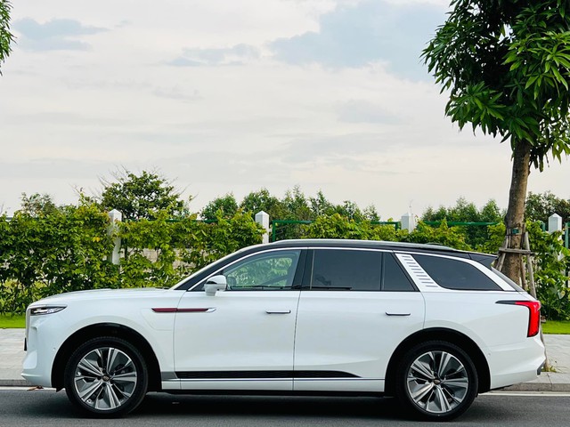 Lô Hongqi E-HS9 6 chỗ và 7 chỗ đầu tiên về Việt Nam: SUV chạy điện, giá từ 2,968 tỷ đồng, ngang cỡ Mercedes GLS và BMW X7 - Ảnh 4. Lô Hongqi E-HS9 6 chỗ và 7 chỗ đầu tiên về Việt Nam: SUV chạy điện, giá từ 2,968 tỷ đồng, ngang cỡ Mercedes GLS và BMW X7 - Ảnh 4.