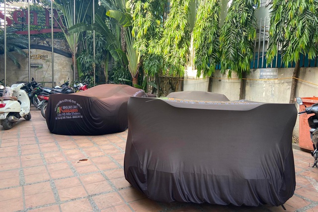 Nơi cất giữ Koenigsegg Regera và McLaren Senna trị giá hàng trăm tỷ đồng tại Hà Nội: Chứa được cả chục xe, bảo vệ gác 24/24, cách Hồ Gươm 8 km - Ảnh 1. Nơi cất giữ Koenigsegg Regera và McLaren Senna trị giá hàng trăm tỷ đồng tại Hà Nội: Chứa được cả chục xe, bảo vệ gác 24/24, cách Hồ Gươm 8 km - Ảnh 1.
