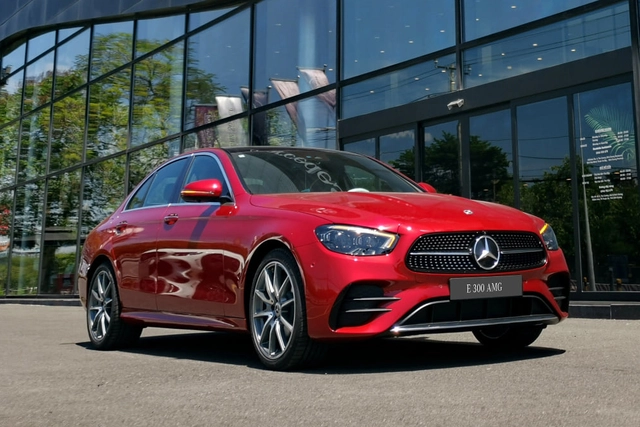 Loạt xe đua nâng cấp trang bị tại Việt Nam: Mercedes-Benz chơi lớn, Nissan vội sửa sai - Ảnh 1. Loạt xe đua nâng cấp trang bị tại Việt Nam: Mercedes-Benz chơi lớn, Nissan vội sửa sai - Ảnh 1.