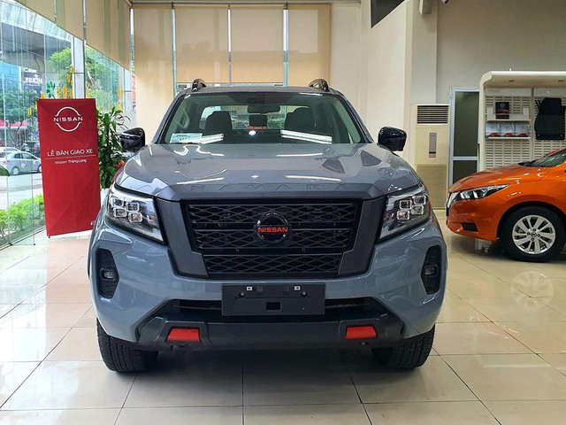 Loạt xe đua nâng cấp trang bị tại Việt Nam: Mercedes-Benz chơi lớn, Nissan vội sửa sai - Ảnh 2. Loạt xe đua nâng cấp trang bị tại Việt Nam: Mercedes-Benz chơi lớn, Nissan vội sửa sai - Ảnh 2.