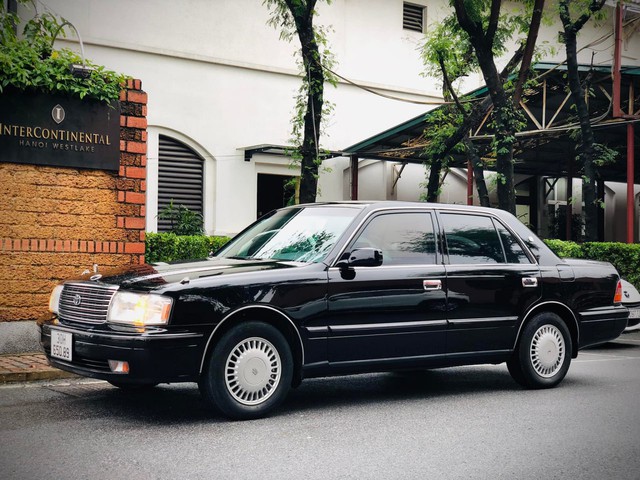 Huyền thoại một thời Toyota Crown 1998 đẹp long lanh được rao bán với giá tới 1,5 tỷ đồng, đắt hơn Camry bản cao cấp nhất - Ảnh 4. Huyền thoại một thời Toyota Crown 1998 đẹp long lanh được rao bán với giá tới 1,5 tỷ đồng, đắt hơn Camry bản cao cấp nhất - Ảnh 4.