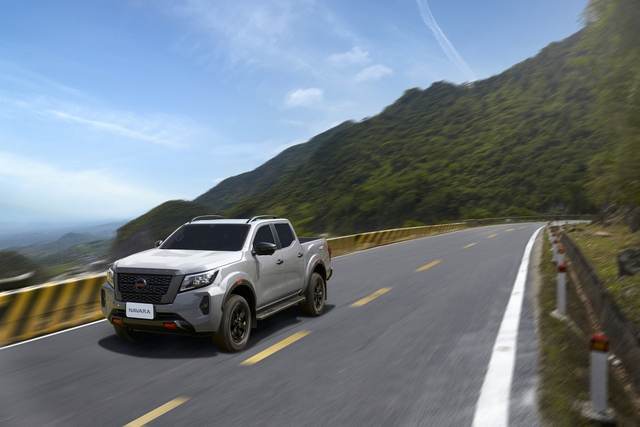 Nissan Navara 2022 chốt giá từ 945 triệu đồng tại Việt Nam: Động cơ tăng áp kép, thách thức Ford Ranger - Ảnh 6.