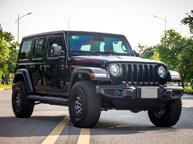 Độ 'nhẹ' tốn một chiếc Morning, Jeep Wrangler Rubicon hơn 2 năm tuổi được  rao bán với giá hơn 3,3 tỷ đồng