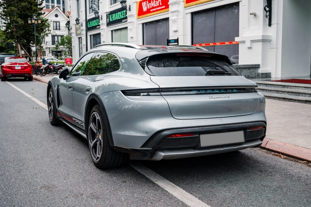 Porsche Taycan Cross Turismo đầu tiên Việt Nam - Xe điện có thể offroad cho giới nhà giàu - Ảnh 5. Porsche Taycan Cross Turismo đầu tiên Việt Nam - Xe điện có thể offroad cho giới nhà giàu - Ảnh 5.