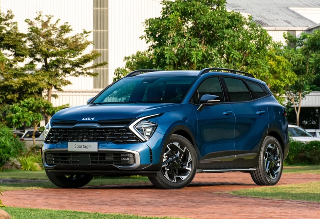 Loạt xe mới nâng cấp lọt top 5 Car Choice Awards: Civic dẫn đầu vô-lăng xe phổ thông, C-Class được cả phụ nữ và gia đình ưa chuộng - Ảnh 2.