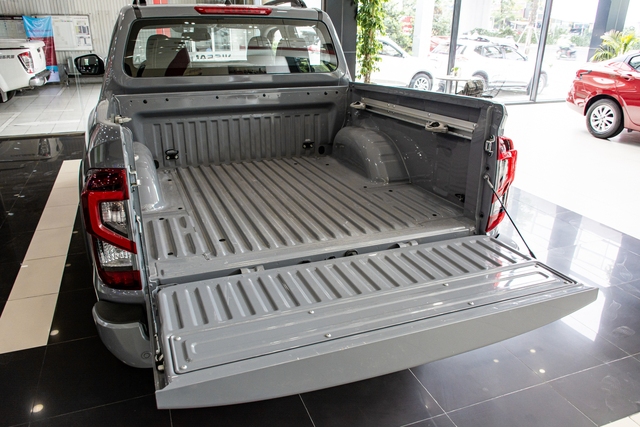 Nissan Navara 2022 về đại lý tại Việt Nam: Động cơ mới, trang bị giữ nguyên, giá dự kiến tăng nhẹ - Ảnh 4. Nissan Navara 2022 về đại lý tại Việt Nam: Động cơ mới, trang bị giữ nguyên, giá dự kiến tăng nhẹ - Ảnh 4.