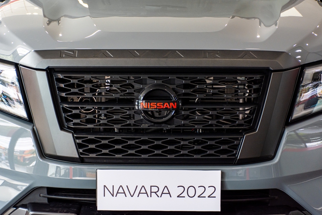 Nissan Navara 2022 về đại lý tại Việt Nam: Động cơ mới, trang bị giữ nguyên, giá dự kiến tăng nhẹ - Ảnh 2. Nissan Navara 2022 về đại lý tại Việt Nam: Động cơ mới, trang bị giữ nguyên, giá dự kiến tăng nhẹ - Ảnh 2.