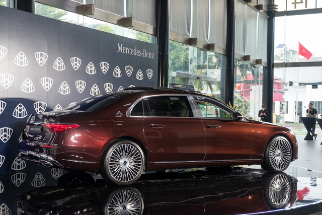 Ngồi thử Mercedes-Maybach S 680 giá 16 tỷ đồng tại Việt Nam: Đóng mở cửa như Rolls-Royce, ghế ông chủ có thể biến thành giường - Ảnh 3.