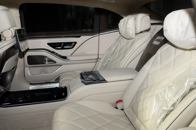 Ngồi thử Mercedes-Maybach S 680 giá 16 tỷ đồng tại Việt Nam: Đóng mở cửa như Rolls-Royce, ghế ông chủ có thể biến thành giường - Ảnh 13.