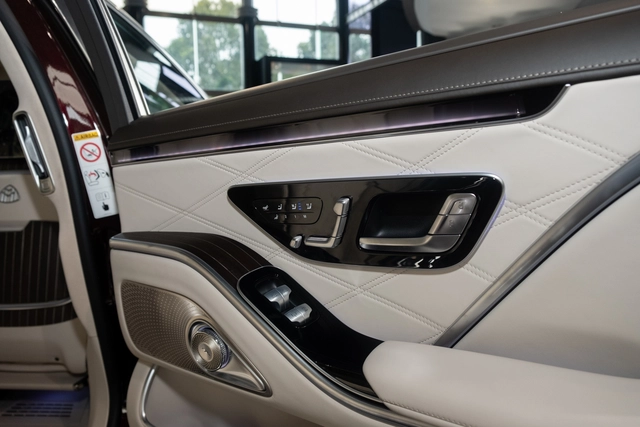 Ngồi thử Mercedes-Maybach S 680 giá 16 tỷ đồng tại Việt Nam: Đóng mở cửa như Rolls-Royce, ghế ông chủ có thể biến thành giường - Ảnh 14.