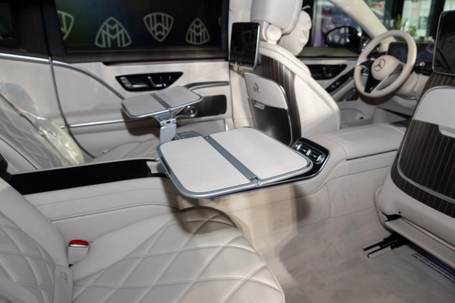 Ngồi thử Mercedes-Maybach S 680 giá 16 tỷ đồng tại Việt Nam: Đóng mở cửa như Rolls-Royce, ghế ông chủ có thể biến thành giường - Ảnh 12.