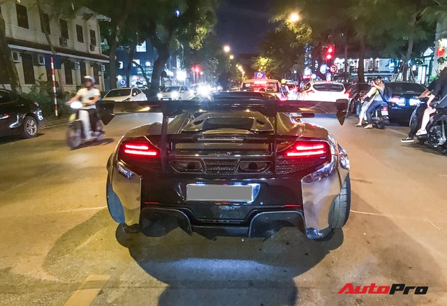 Đại gia Dương Kon chở con đi dạo phố Hà Nội bằng siêu xe McLaren 650S Spider Liberty Walk độc nhất Việt Nam - Ảnh 4.