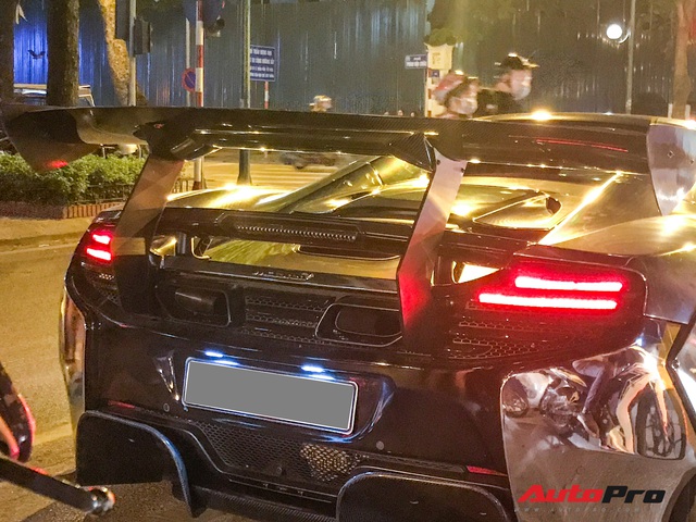 Đại gia Dương Kon chở con đi dạo phố Hà Nội bằng siêu xe McLaren 650S Spider Liberty Walk độc nhất Việt Nam - Ảnh 5.