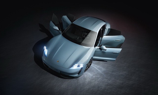 Mở bán chưa bao lâu, Porsche Taycan đã có phiên bản sắt vụn - Ảnh 1.