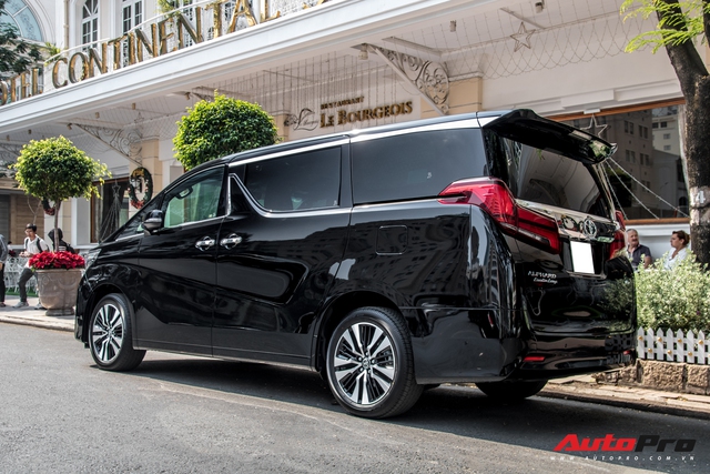 Doanh nhân Nguyễn Quốc Cường tậu Toyota Alphard giá hơn 4 tỷ đồng - Ảnh 3.