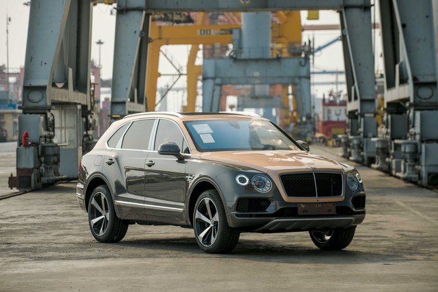 Sau hơn 1 năm tậu về, Hoàng Kim Khánh ra biển số Bentley Bentayga V8 bản kỷ niệm 100 năm đầu tiên Việt Nam, cặp số gánh siêu lộc - Ảnh 4.