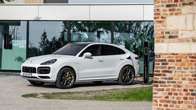 Porsche Cayenne 2022 một lần nữa lộ diện, cụm đèn pha và cần số gây chú ý - Ảnh 5.