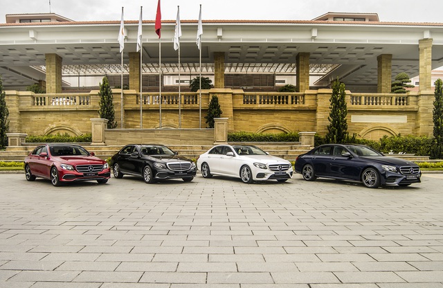Mercedes-Benz E 300 AMG quay lại Việt Nam, giá hơn 2,8 tỷ đồng - Ảnh 4.