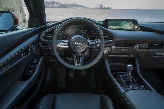 Mazda3 Turbo lần đầu tiên được công bố giá bán, chờ ngày về Việt Nam - Ảnh 3.