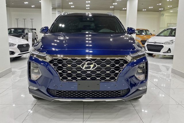 Hyundai Santa Fe ưu đãi chưa từng có: Giảm giá gần trăm triệu chạy đua với Mazda CX-8 và Honda CR-V - Ảnh 1.