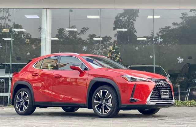 Lexus UX 200 hàng độc tại Việt Nam lộ giá tính thuế hơn 1,8 tỷ đồng, cạnh tranh Mercedes-Benz GLA và BMW X1 - Ảnh 1.