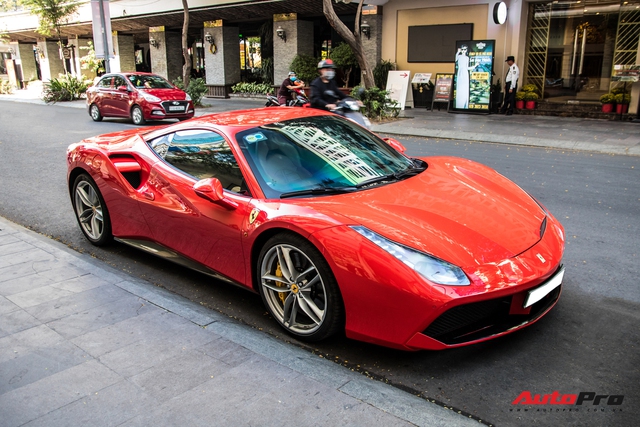 Dần kín tiếng trong giới chơi siêu xe, Phan Thành bất ngờ mang Lamborghini Huracan màu hiếm chơi Tết cùng đại gia đi Ferrari 488 GTB với tiểu sử đặc biệt - Ảnh 5.