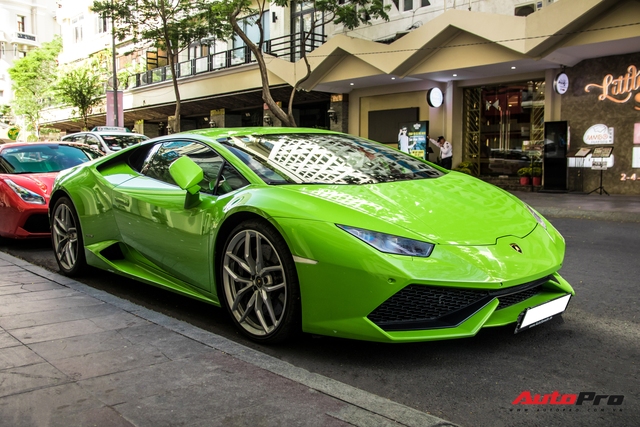 Dần kín tiếng trong giới chơi siêu xe, Phan Thành bất ngờ mang Lamborghini Huracan màu hiếm chơi Tết cùng đại gia đi Ferrari 488 GTB với tiểu sử đặc biệt - Ảnh 3.