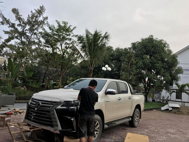 Dân chơi Hà Tĩnh lột xác Toyota Hilux thành bán tải ‘Lexus LX 570’ có một không hai tại Việt Nam - Ảnh 1.