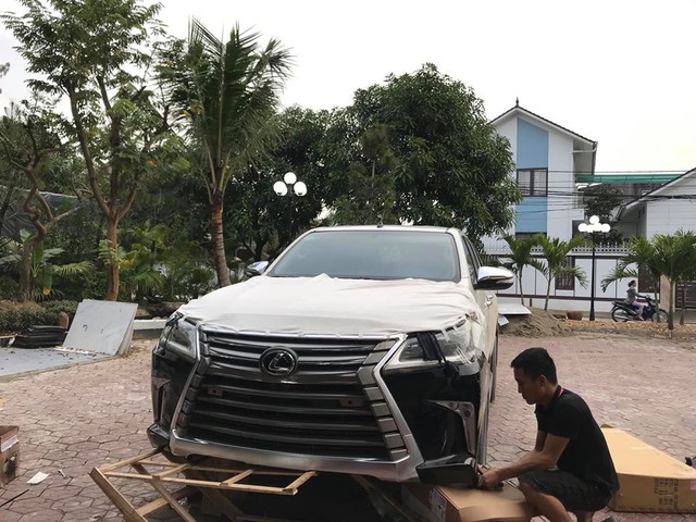 Dân chơi Hà Tĩnh lột xác Toyota Hilux thành bán tải ‘Lexus LX 570’ có một không hai tại Việt Nam - Ảnh 2.