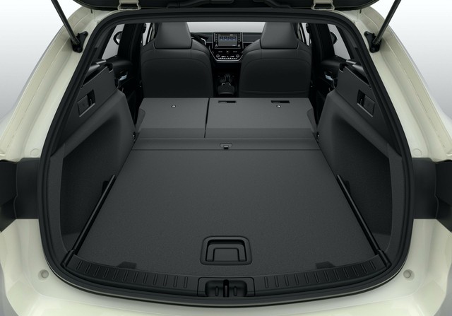 Suzuki Swace gây sốc khi đắt hơn bản gốc Toyota Corolla - Ảnh 4.