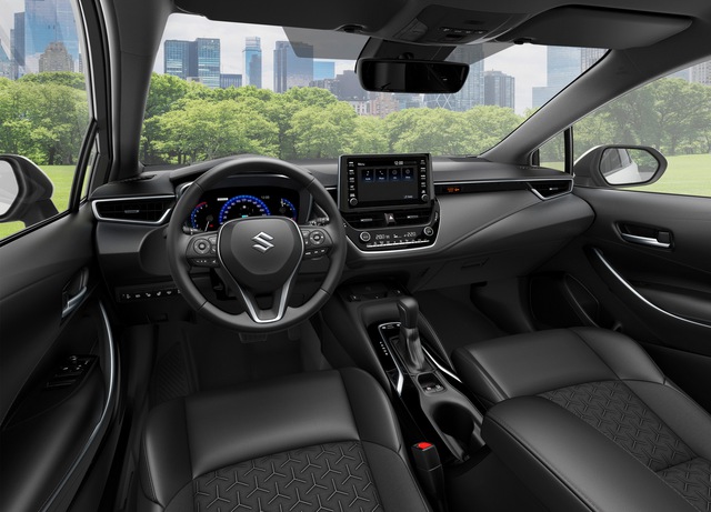 Suzuki Swace gây sốc khi đắt hơn bản gốc Toyota Corolla - Ảnh 2.