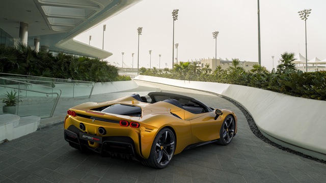 Ra mắt Ferrari SF90 Spider - Siêu ngựa mui trần mạnh nhất lịch sử - Ảnh 2.