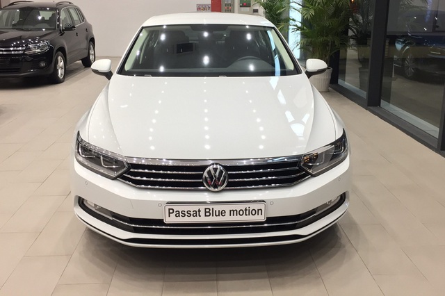 Volkswagen giảm giá gần 180 triệu đồng: Tiguan Allspace, Passat cạnh tranh GLB, C-Class bằng giá ‘mềm’ - Ảnh 2.