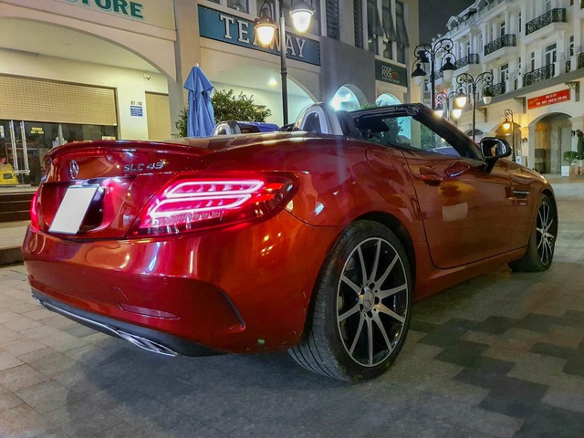 Sau 2 năm, Mercedes-Benz SLC 43 Roadster hàng hiếm được bán lại với giá 3,3 tỷ đồng - Ảnh 3.