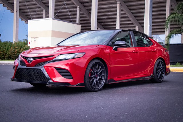 Toyota nở mày nở mặt nhờ Camry và RAV4, chứng minh sedan vẫn sống tốt dù SUV đang lên ngôi - Ảnh 1.