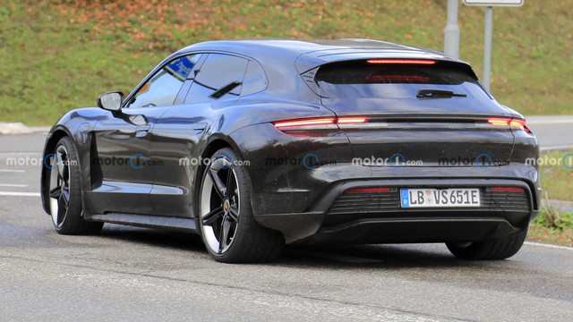 Porsche Taycan vừa mở bán ở Việt Nam thì đã lộ diện bản mới ở quê nhà  - Ảnh 2.