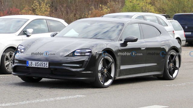 Porsche Taycan vừa mở bán ở Việt Nam thì đã lộ diện bản mới ở quê nhà  - Ảnh 3.