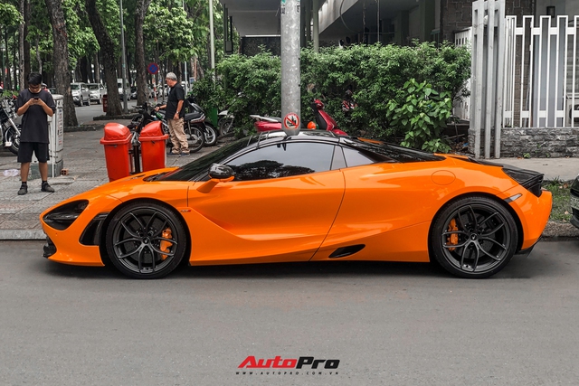 Nữ ca sĩ Đoàn Di Băng lần đầu cầm lái siêu xe McLaren 720S Spider chồng tặng lên phố - Ảnh 2.