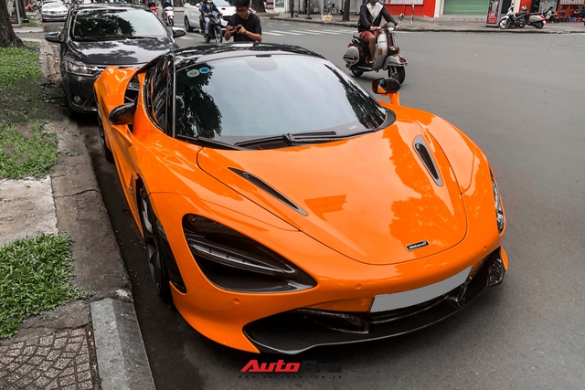 Nữ ca sĩ Đoàn Di Băng lần đầu cầm lái siêu xe McLaren 720S Spider chồng tặng lên phố - Ảnh 1.